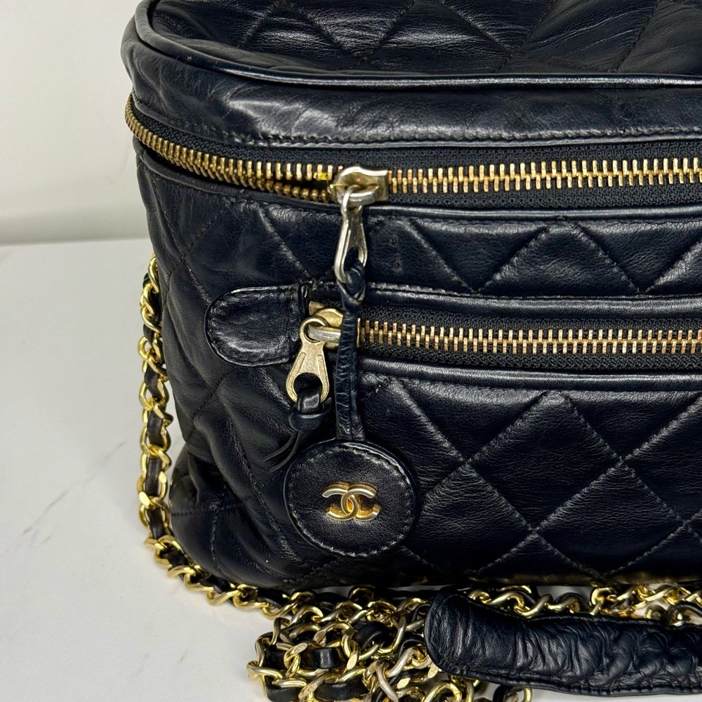CHANEL Lambskin Quilted Vanity Train Case Shoulder Bag Black - Picture 3 of 14